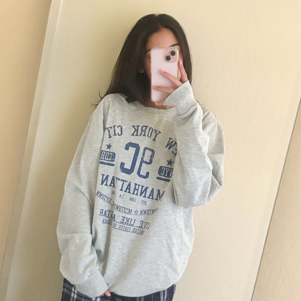 Grey graphic design crew neck sweatshirt